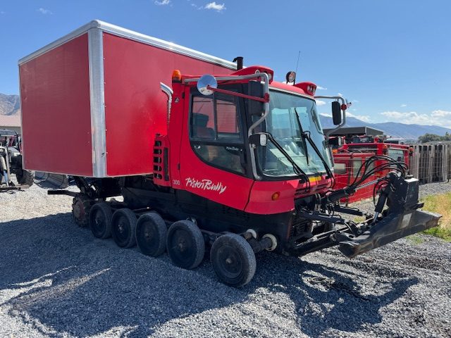 2006 PistenBully 300 Haul Cat