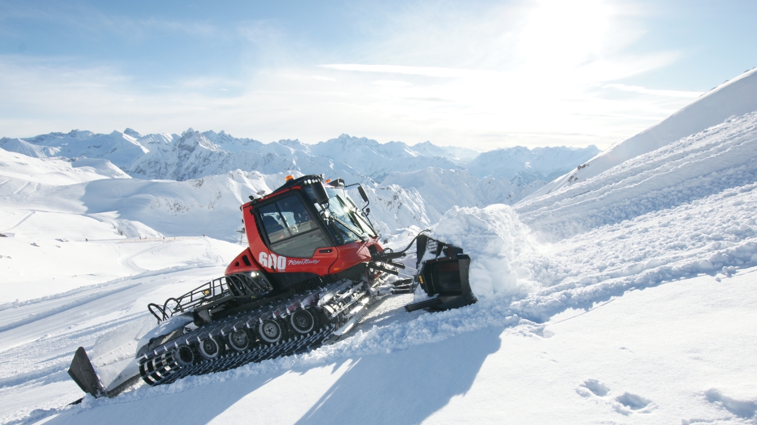 горнолыжная машина. ратрак красная поляна. ратрак пб-100. снежный трактор ратрак. ратрак kassbohrer pb200.