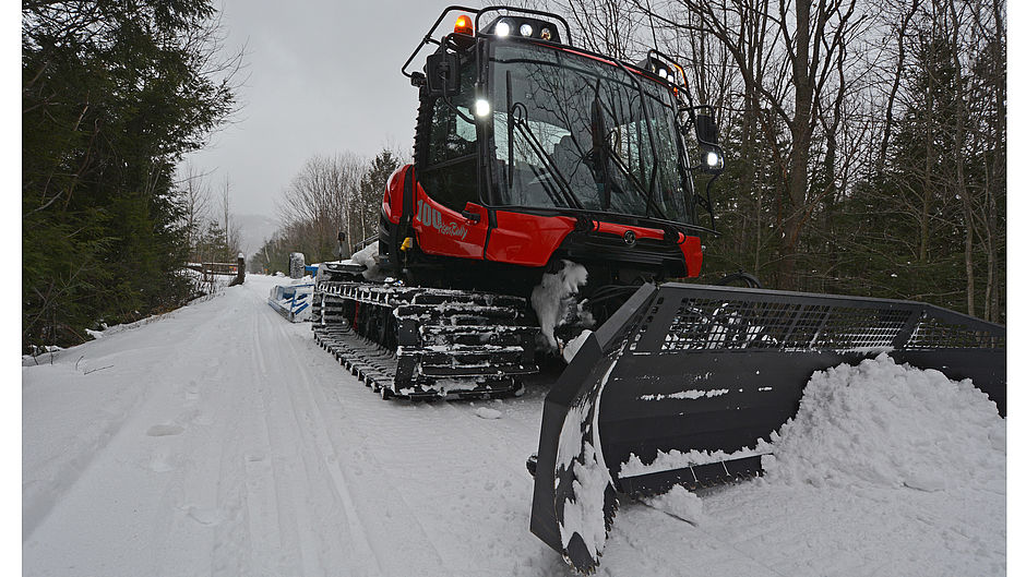 PistenBully 100 Trail Peterson Equipment