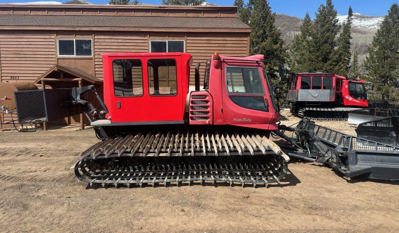 2001 PistenBully 200 W/ 8 person cabin full